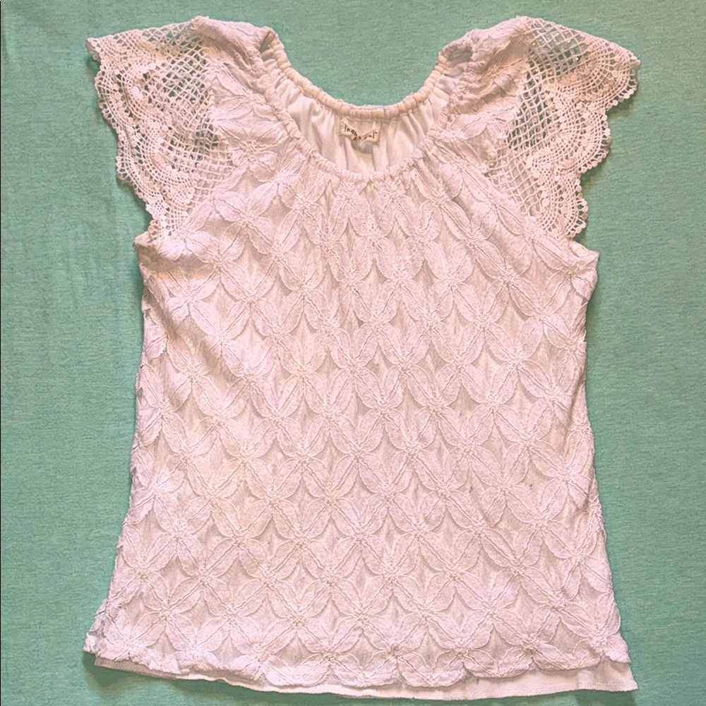 Indigo Soul white lace floral design top with crochet sleeves, full lining sz S